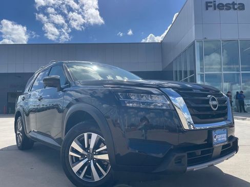 Certified 2023 Nissan Pathfinder SL FWD image 1