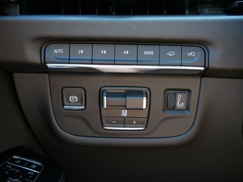 Certified 2026 Cadillac Escalade Luxury w/ LPO, Radiant Package AWD/4WD image 28