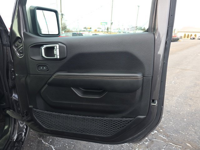 Used 2025 Jeep Wrangler Unlimited Sahara w/ Safety Group AWD/4WD image 35