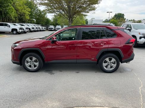 Used 2025 Toyota RAV4 XLE AWD/4WD image 4