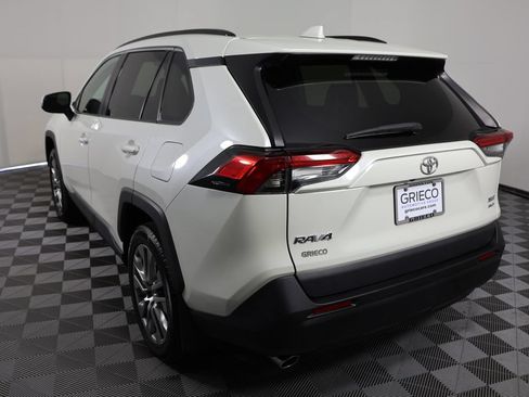 Used 2022 Toyota RAV4 XLE Premium AWD/4WD image 6