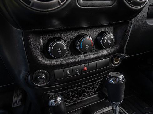Used 2018 Jeep Wrangler Unlimited Sport S AWD/4WD image 28