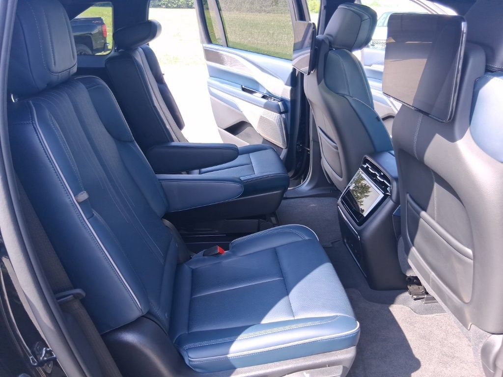 Used 2025 Cadillac Escalade IQ Sport 2 AWD/4WD image 34
