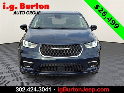 Certified 2024 Chrysler Pacifica Touring-L image 2