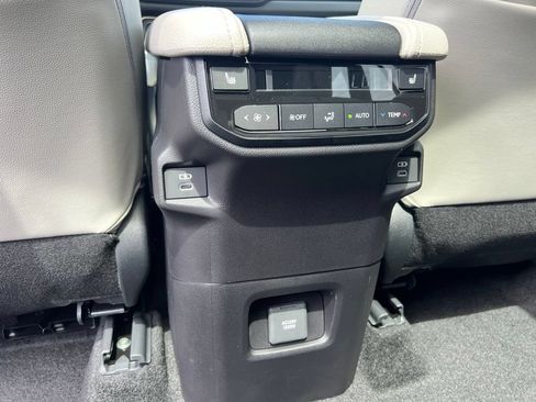 Used 2026 Toyota Grand Highlander AWD Hybrid image 17