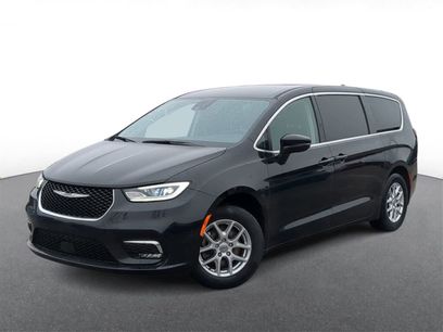 Used 2023 Chrysler Pacifica Touring-L