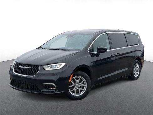 Used 2023 Chrysler Pacifica Touring-L image 1