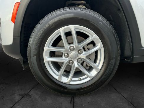 Used 2025 Jeep Grand Cherokee Laredo X w/ Luxury Tech Group I image 15