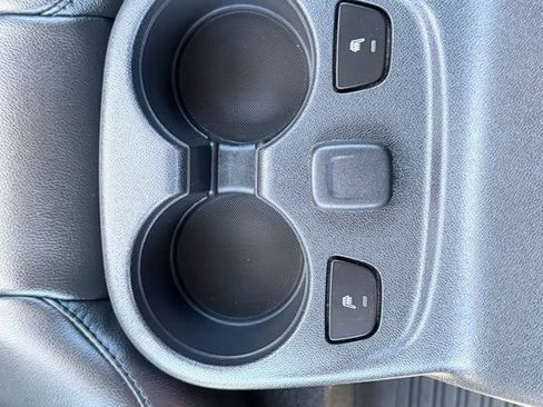 Used 2016 Chevrolet Volt Premier w/ Driver Confidence Package FWD image 27