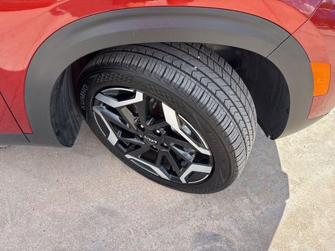 Used 2025 Kia Seltos SX image 12