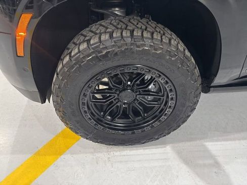 Used 2025 GMC Yukon Denali w/ Denali Reserve Package image 42