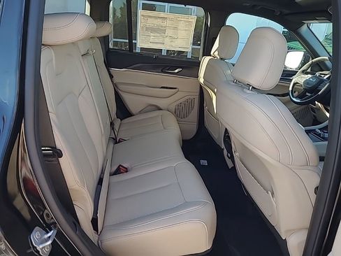 New 2025 Jeep Grand Cherokee Limited w/ Luxury Tech Group II AWD/4WD image 22