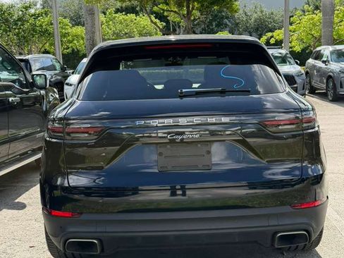 Used 2022 Porsche Cayenne AWD/4WD image 7
