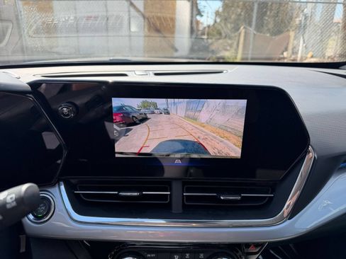 Used 2025 Chevrolet Trax LT FWD image 22