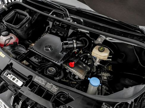 Used 2024 Mercedes-Benz Sprinter 3500 image 40