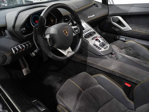 Used 2014 Lamborghini Aventador LP 700-4 image 2