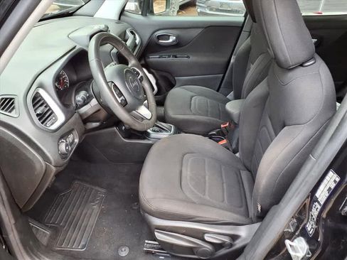Used 2018 Jeep Renegade Latitude AWD/4WD image 15