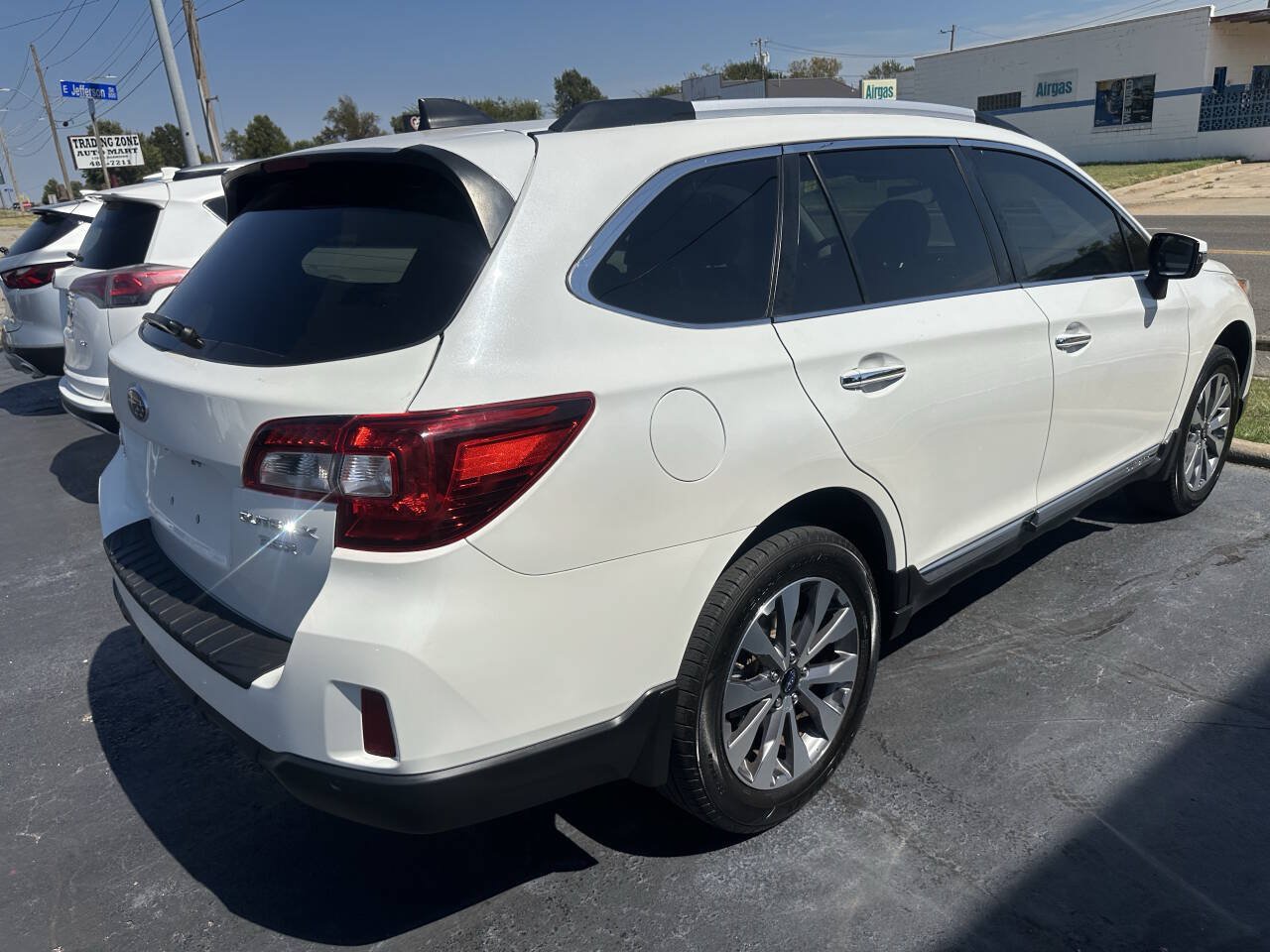 Used 2017 Subaru Outback 3.6R Touring AWD/4WD image 6