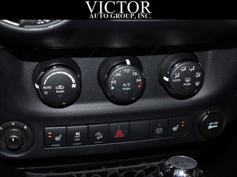 Used 2015 Jeep Wrangler Unlimited Sahara w/ Connectivity Group AWD/4WD image 22