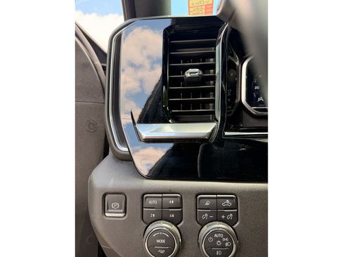 Used 2024 Chevrolet Silverado 1500 High Country w/ High Country Premium Package AWD/4WD image 9