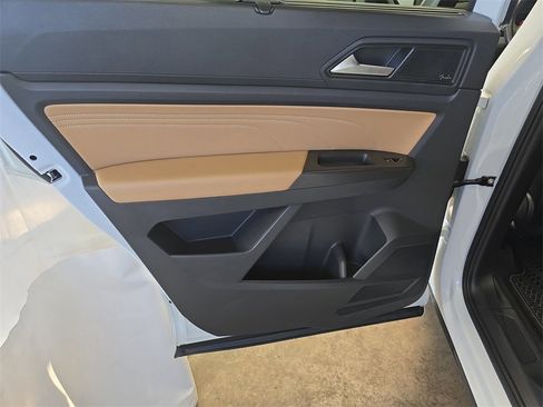 Used 2022 Volkswagen Atlas Cross Sport SEL Premium R-Line image 17