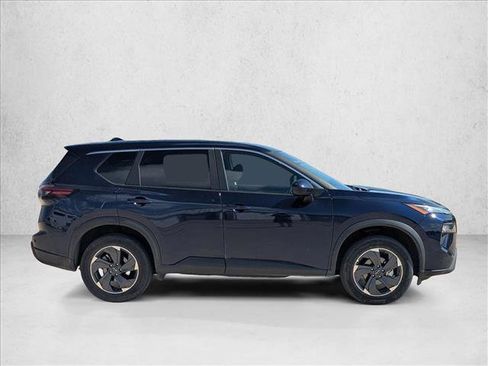 Used 2025 Nissan Rogue SV FWD image 4