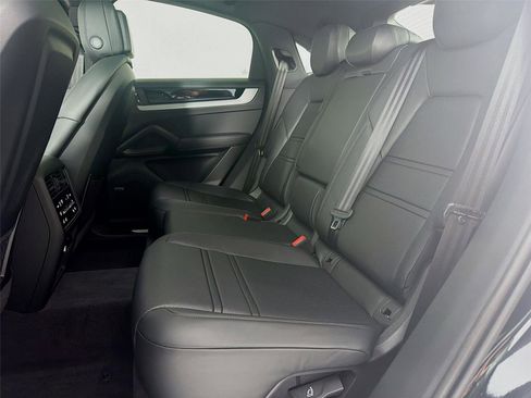 New 2026 Porsche Cayenne Coupe image 19