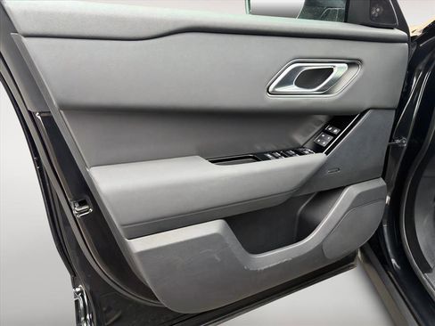 Used 2025 Land Rover Range Rover Velar Dynamic SE image 10