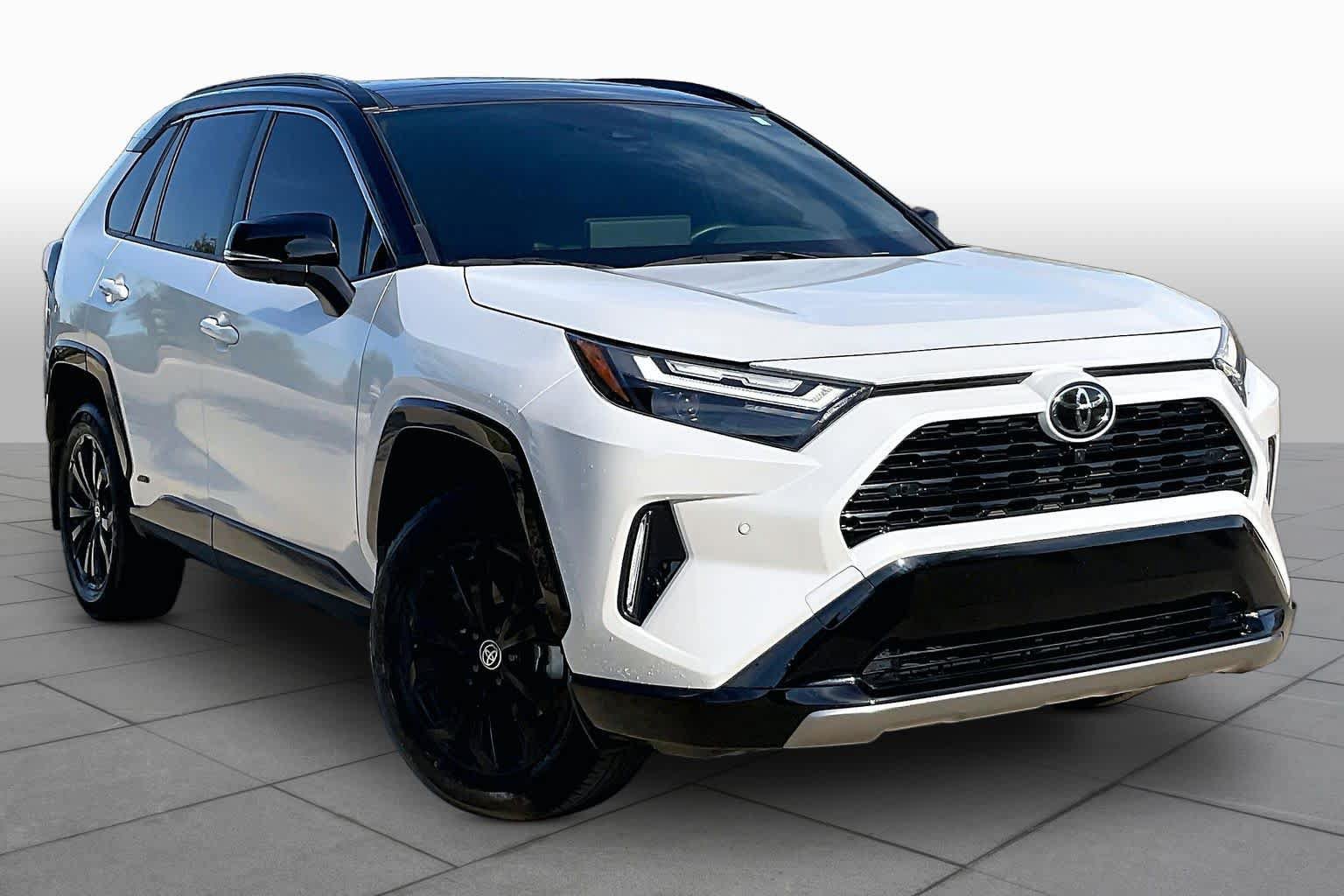 Used 2025 Toyota RAV4 XSE w/ Advanced Technology Package AWD/4WD image 2