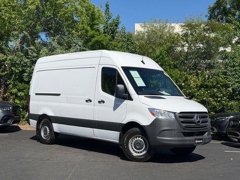 Used 2023 Mercedes-Benz Sprinter 2500 image 1