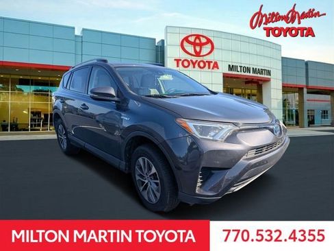 Used 2018 Toyota RAV4 LE AWD/4WD image 1