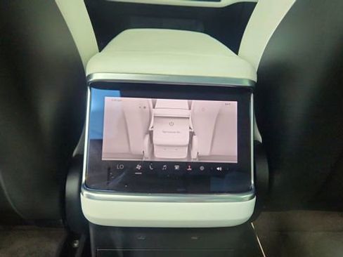 Used 2022 Tesla Model X image 37