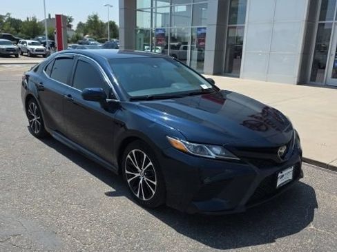 Used 2019 Toyota Camry SE FWD image 7