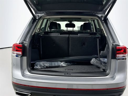 Used 2025 Volkswagen Atlas SE w/ Panoramic Sunroof Package image 16