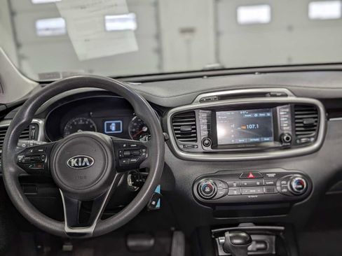 Used 2018 Kia Sorento LX AWD/4WD image 5