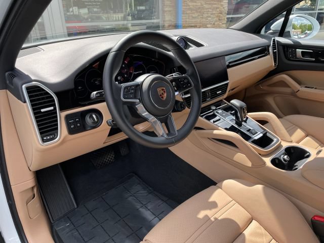 Used 2023 Porsche Cayenne AWD/4WD image 2