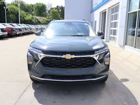 New 2026 Chevrolet Trax LT w/ LT Convenience Package FWD image 5