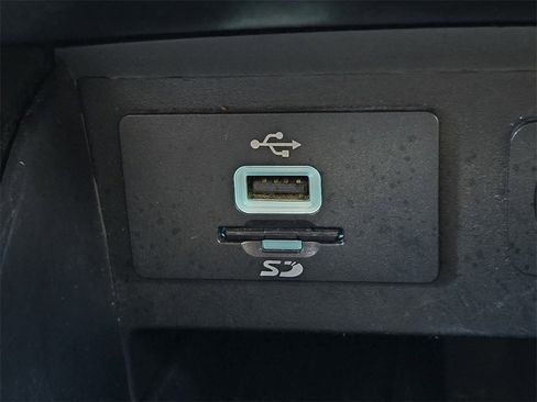 Used 2016 Ford Explorer Limited image 21