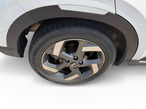 Used 2022 Hyundai Venue Limited w/ Cargo Package FWD image 17