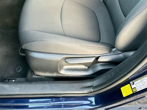 Used 2022 Toyota Corolla LE image 9