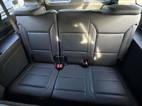 Certified 2025 Chevrolet Suburban Z71 image 13