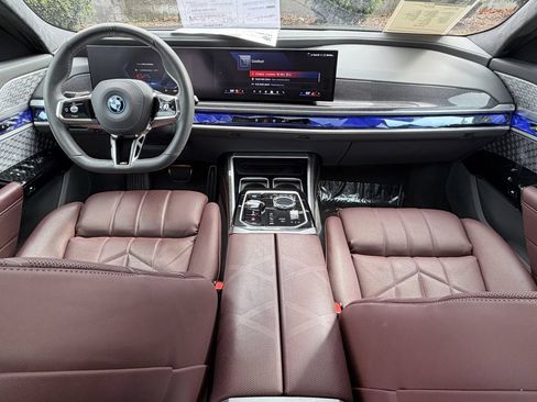 Used 2025 BMW i7 M70 AWD/4WD image 29