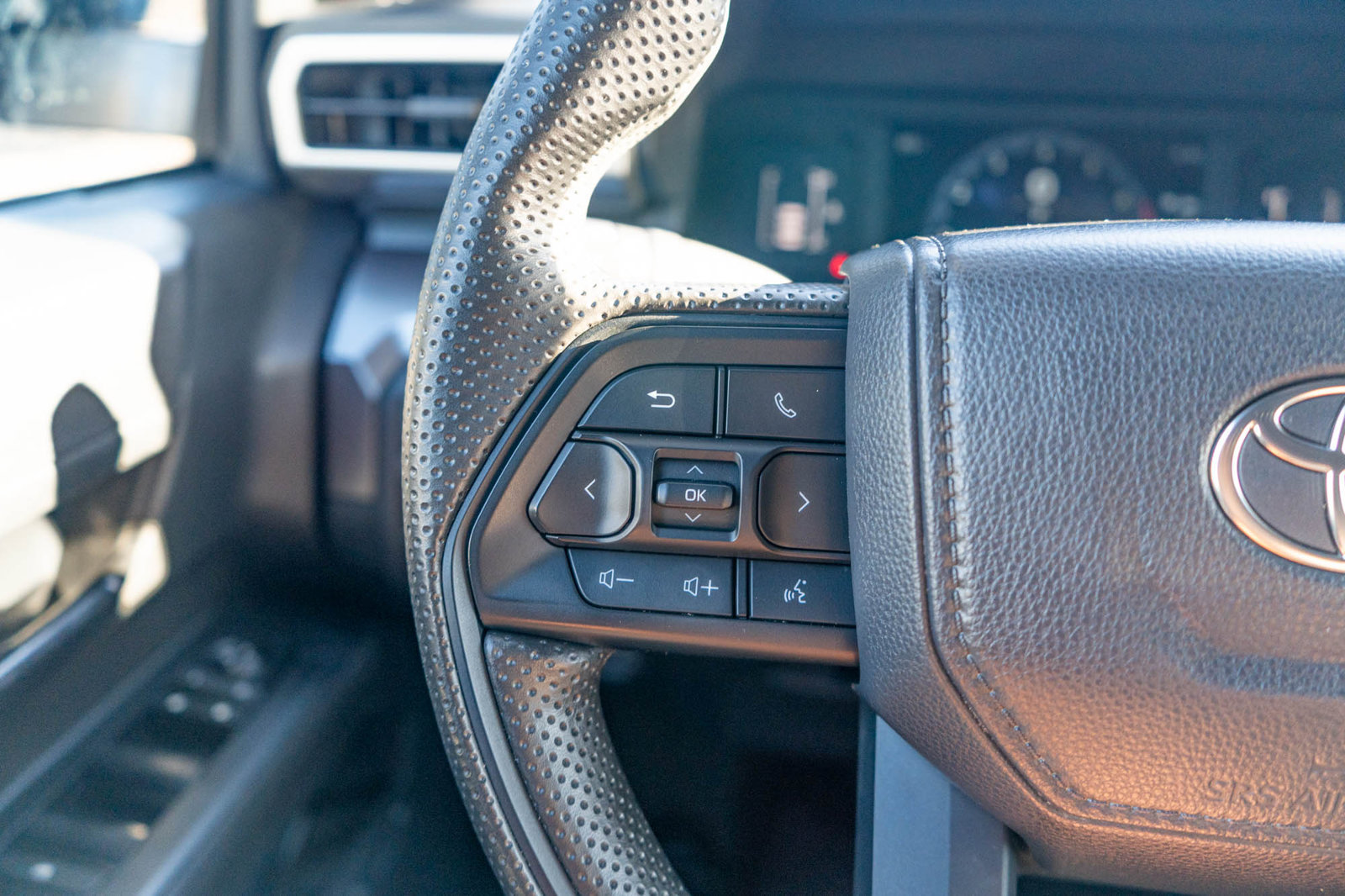 Certified 2025 Toyota Tacoma SR5 AWD/4WD image 26