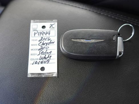 Used 2016 Chrysler 200 Limited FWD image 33