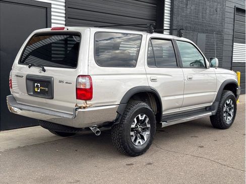 Used 2000 Toyota 4Runner SR5 image 3