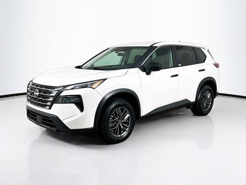 Used 2024 Nissan Rogue S FWD image 3