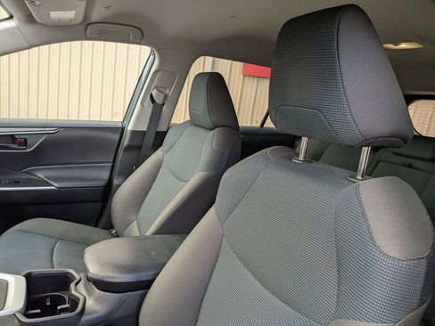 Used 2023 Toyota RAV4 LE FWD image 12