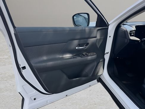Used 2026 Nissan Kicks SV FWD image 17