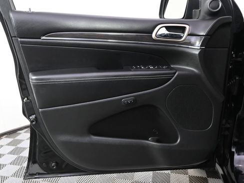 Used 2017 Jeep Grand Cherokee Overland AWD/4WD image 22