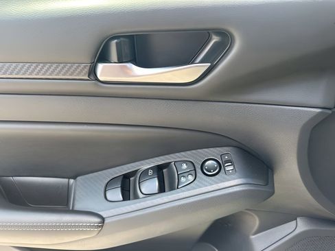 Used 2024 Nissan Altima 2.5 SV image 24